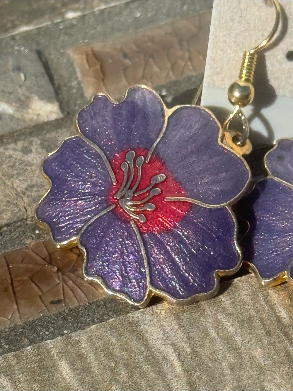 Vintage Avon cloisonné enamel flower Hibiscus Purple earrings - Picture 3 of 4